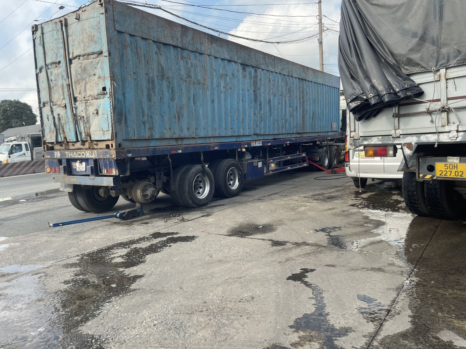 LÀM SAO ĐỂ BIẾT ĐƯỢC KHI NÀO CẦN THAY LỐP XE Ô TÔ